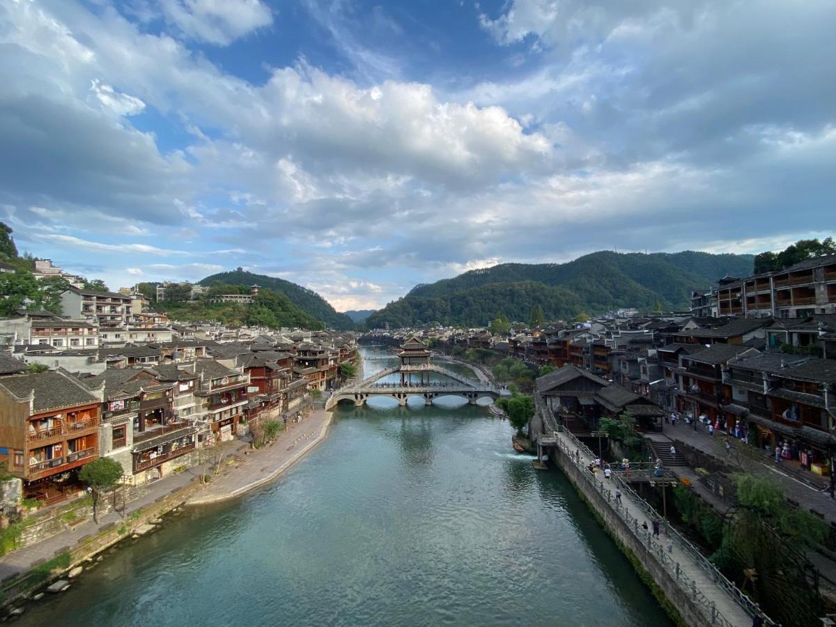 Hemu House Hotel Fenghuang Buitenkant foto