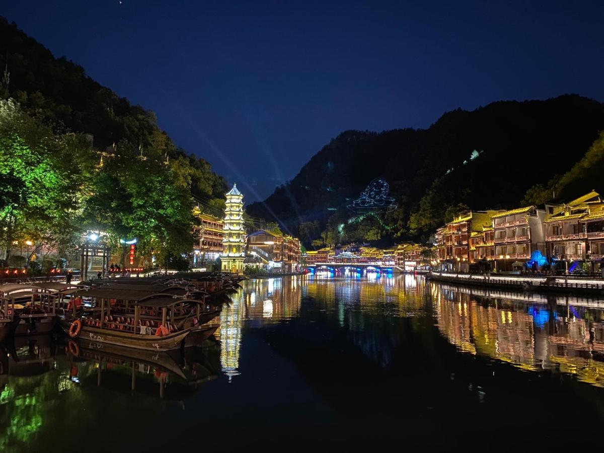 Hemu House Hotel Fenghuang Buitenkant foto